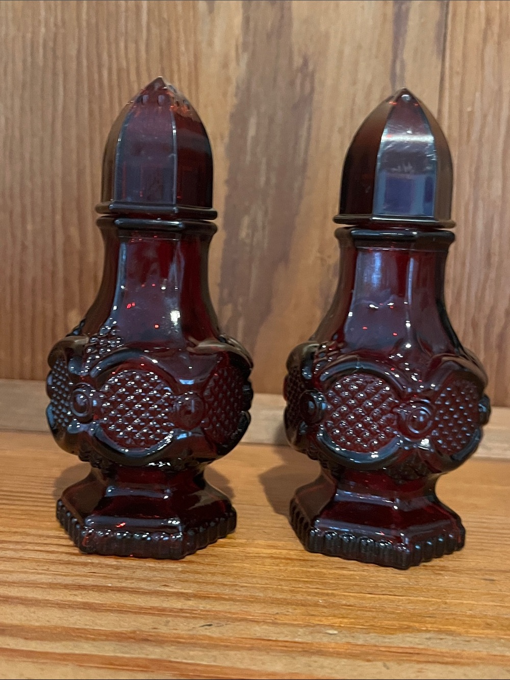 Vintage Avon “1876 Cape Cod Collection” Salt & Pepper Shakers EUC